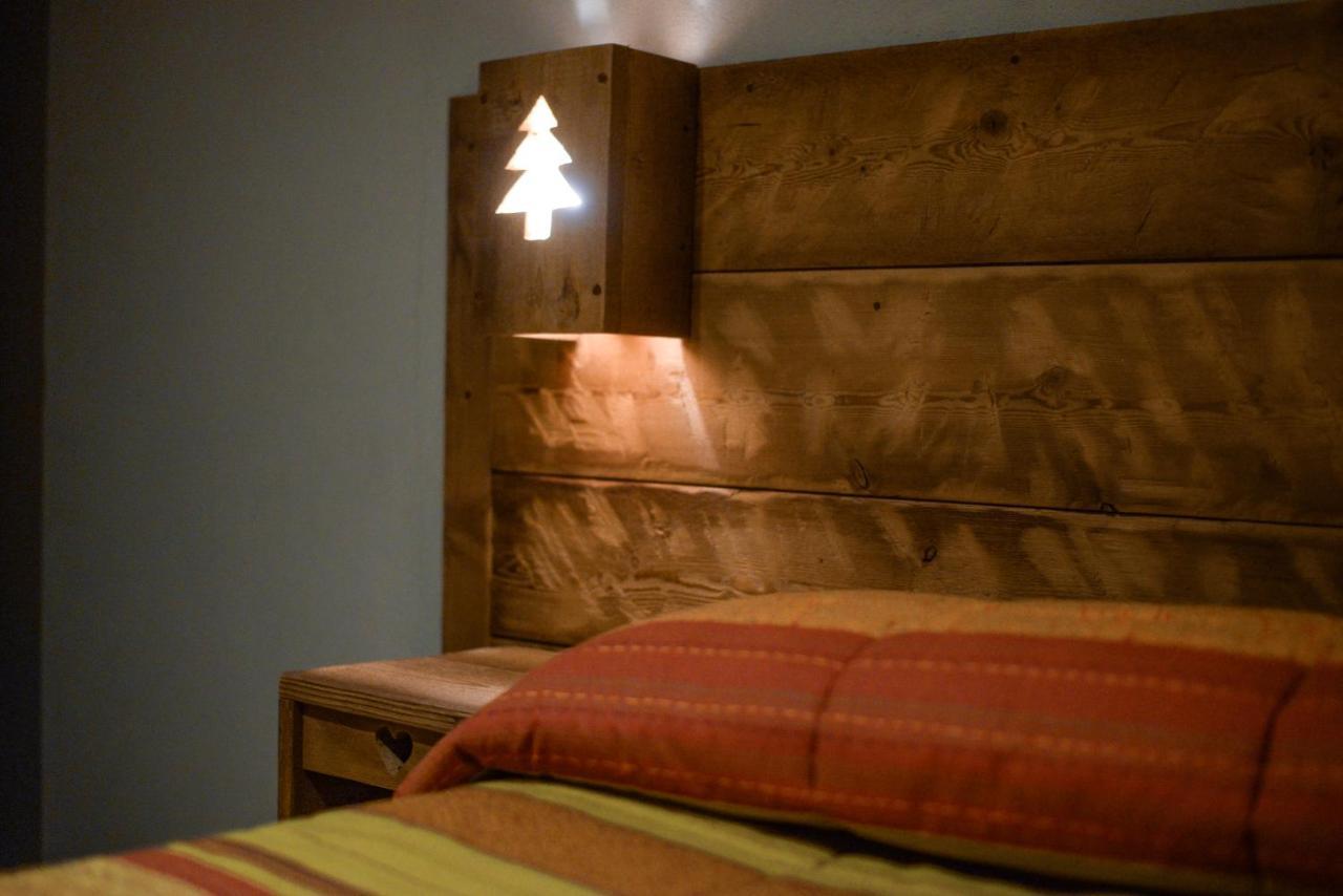 Chalet Della Guida บาร์โดเนกเกีย ภายนอก รูปภาพ