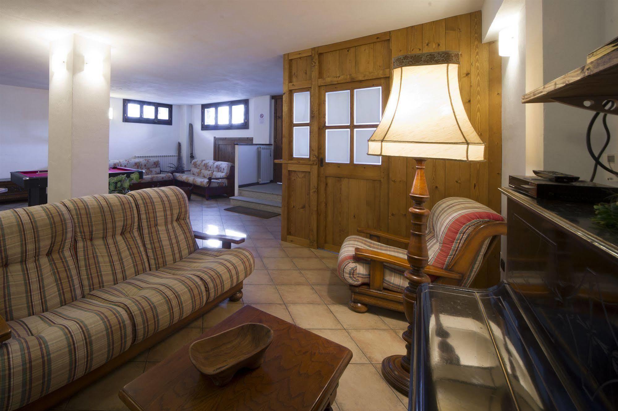 Chalet Della Guida บาร์โดเนกเกีย ภายนอก รูปภาพ